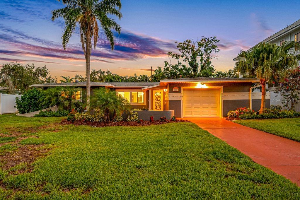 Photo of 328 BAYVIEW DRIVE ST PETERSBURG FL 33704