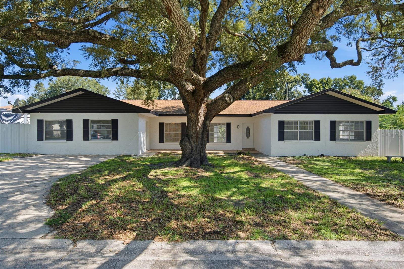 Photo of 604 ROYAL CREST DRIVE BRANDON FL 33511