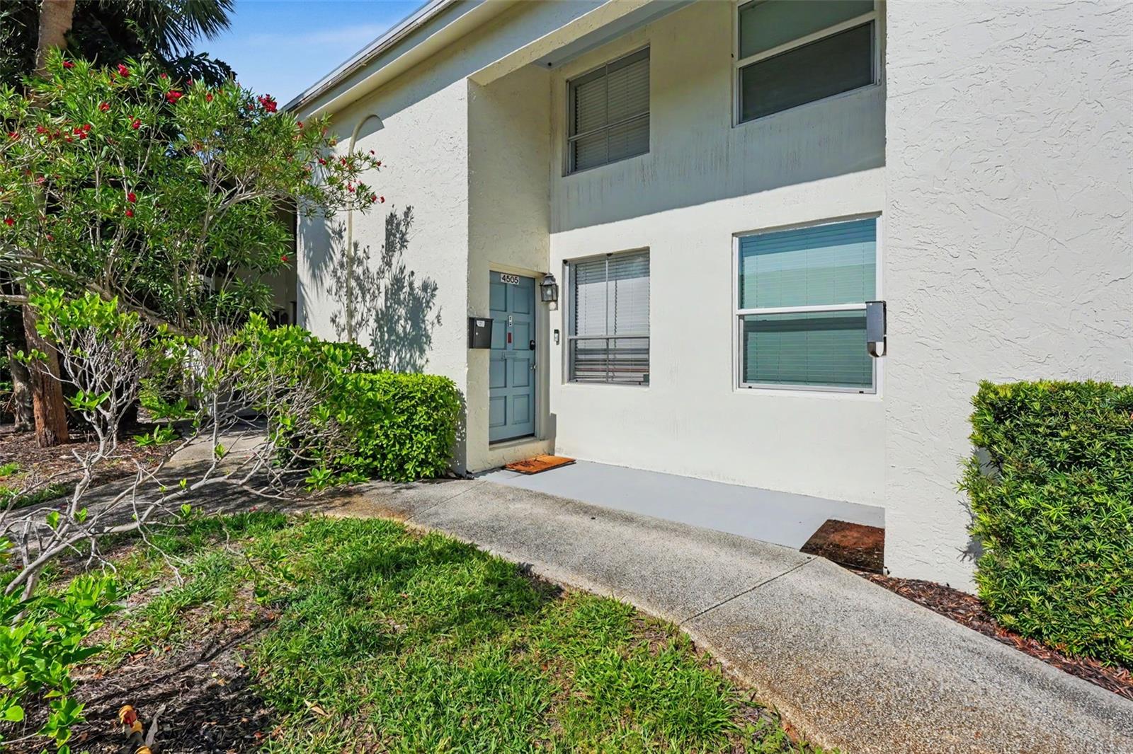 Photo of 4505 LA CAPRI COURT TAMPA FL 33611