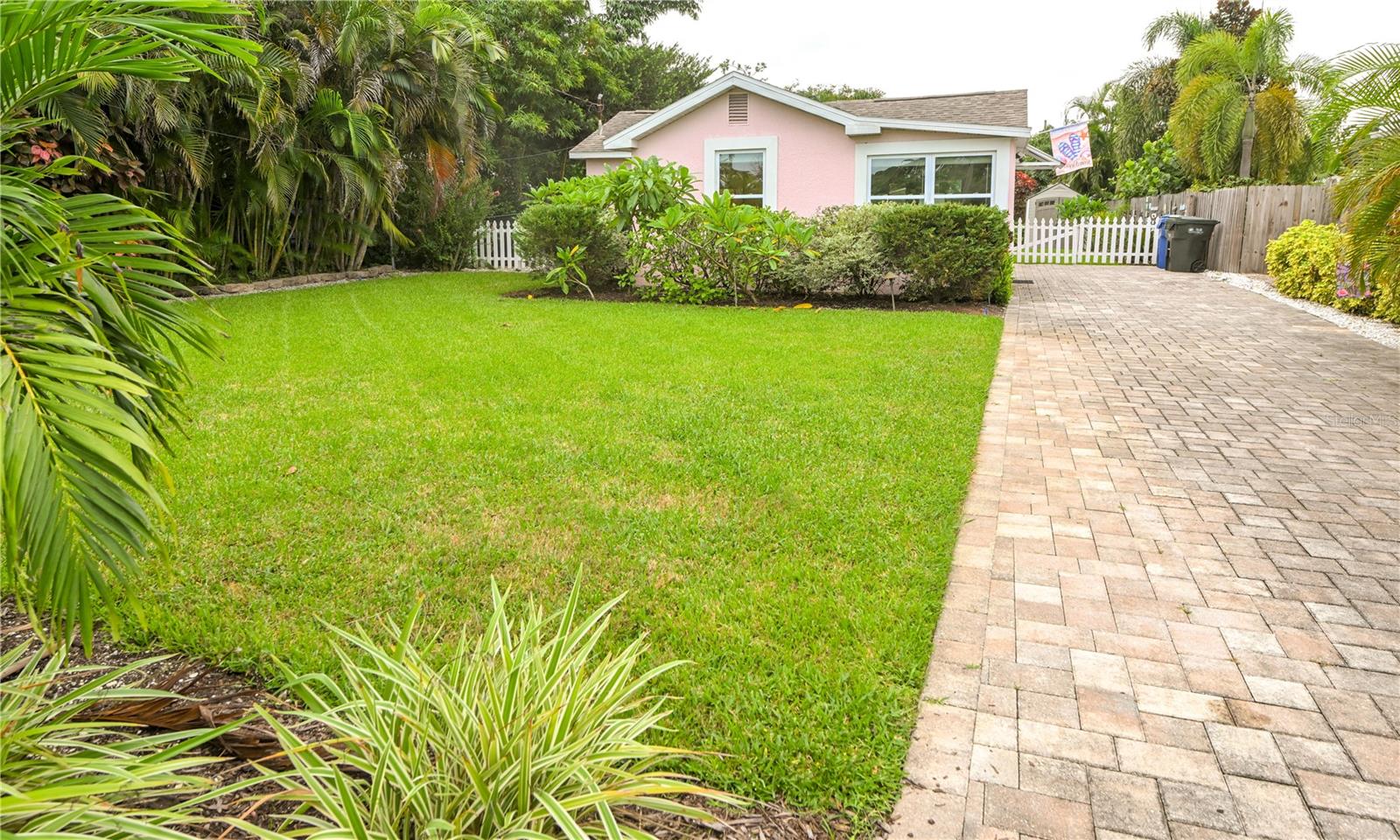 Photo of 621 MEHLENBACHER ROAD BELLEAIR BLUFFS FL 33770