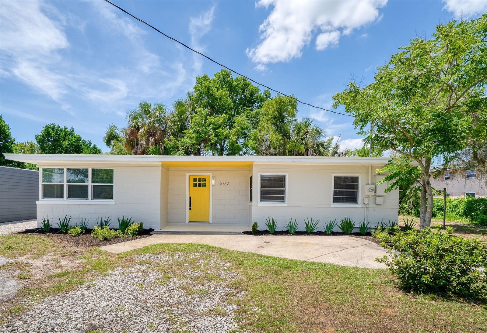 Photo of 1202 E CAROLINE STREET TAVARES FL 32778