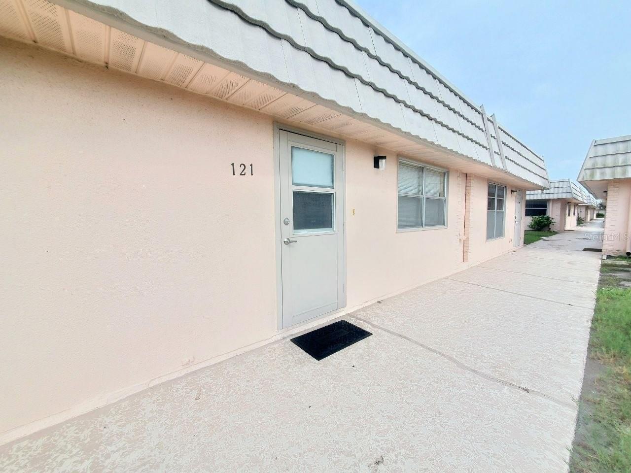 Photo of 201 BEDFORD TRAIL #121 SUN CITY CENTER FL 33573