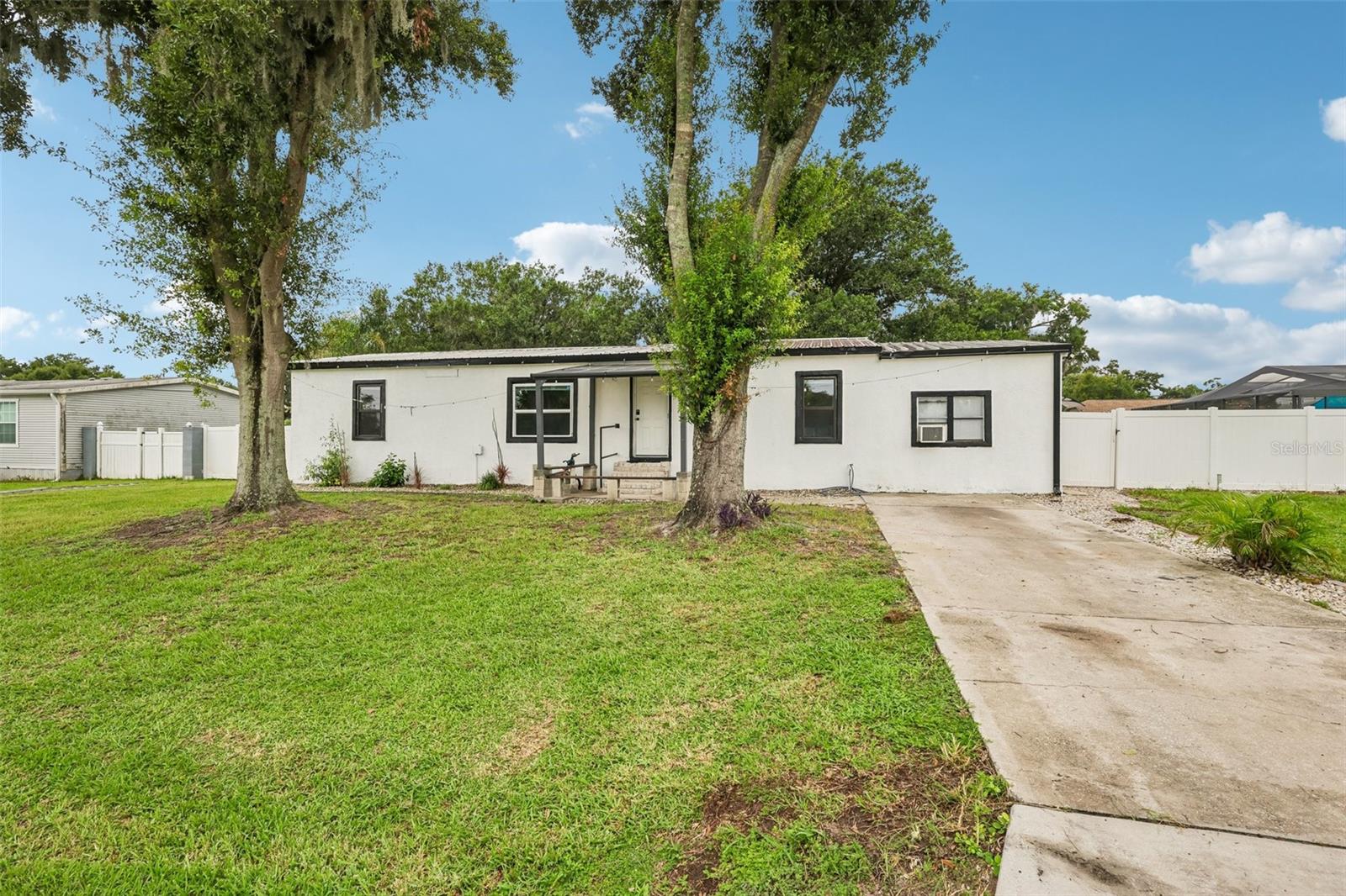 Photo of 8620 INDIAN RIDGE TRAIL LAKELAND FL 33810