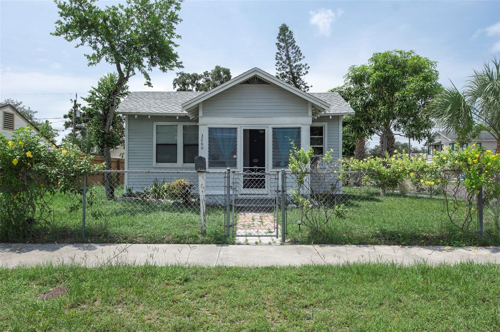 Photo of 3860 BURLINGTON AVENUE ST PETERSBURG FL 33713
