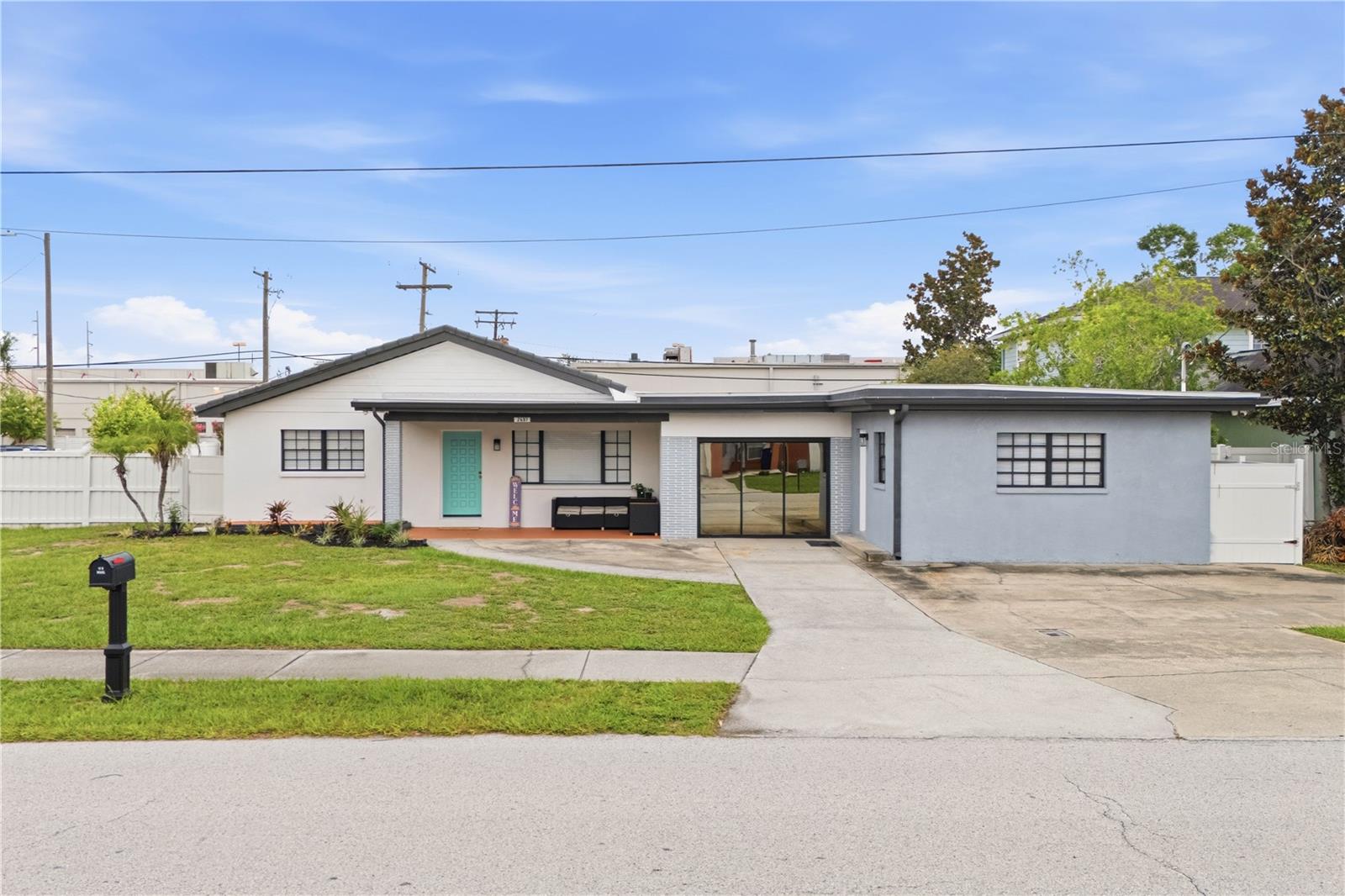 Photo of 2607 W CREST AVENUE TAMPA FL 33614