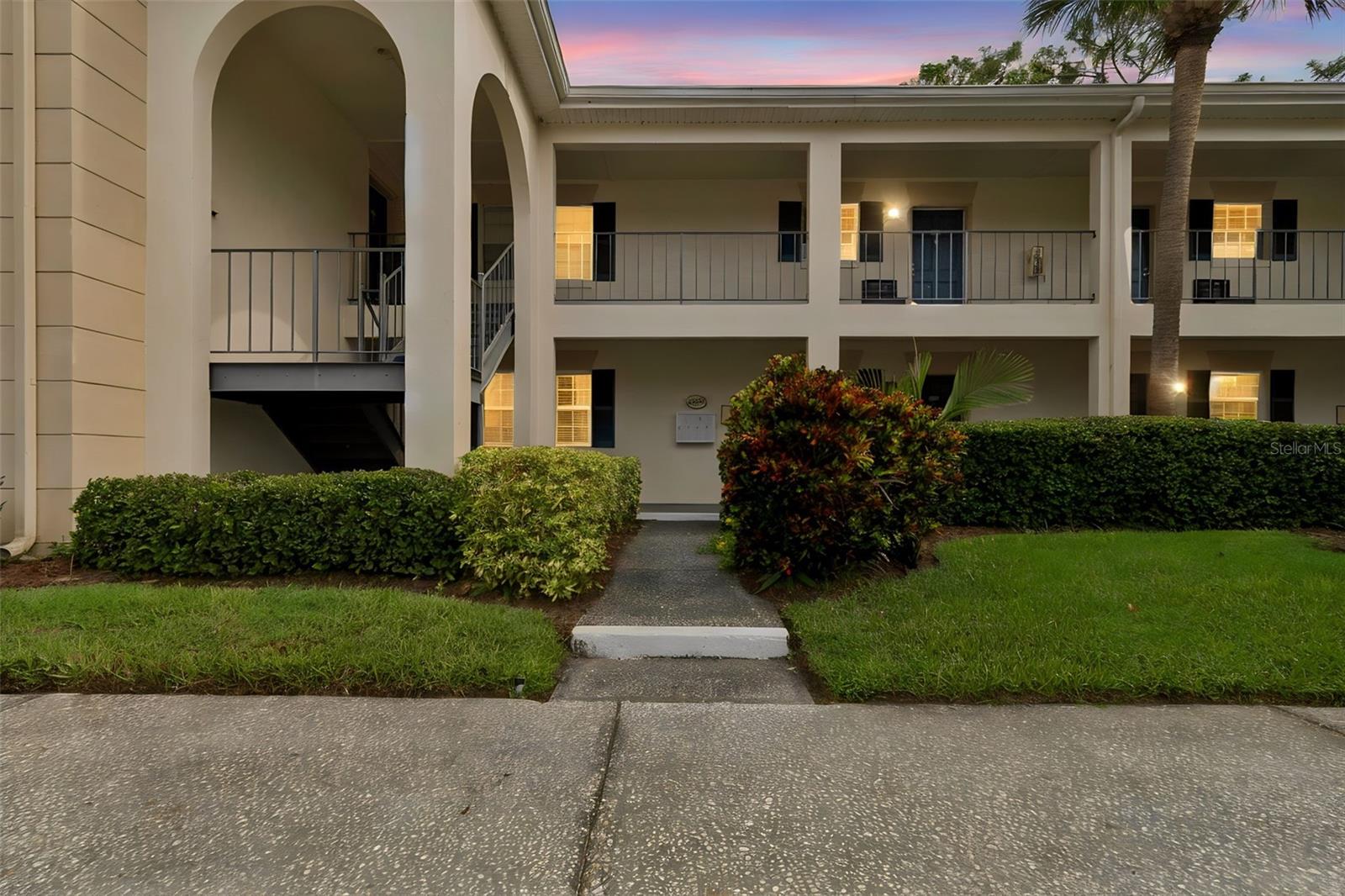 Photo of 10387 CARROLLWOOD LANE #303 TAMPA FL 33618