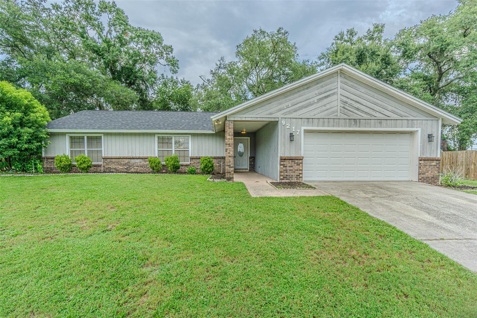 Photo of 9217 KINGSRIDGE DRIVE TEMPLE TERRACE FL 33637