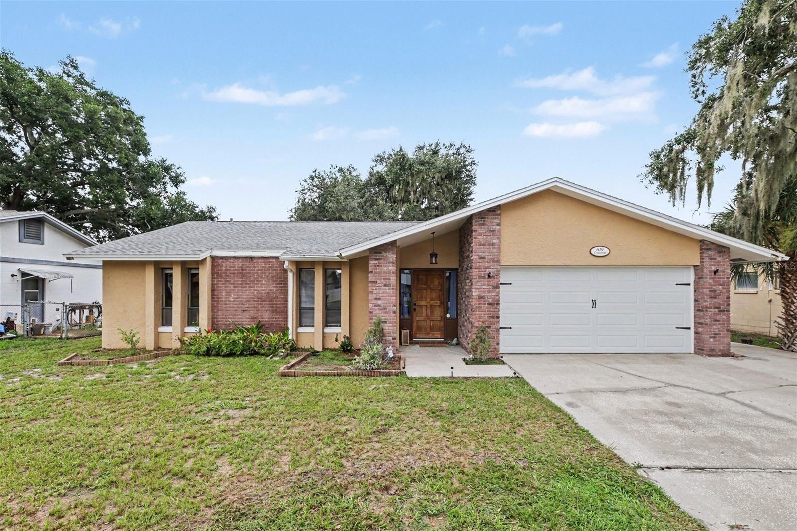 Photo of 819 CROSSWINDS DRIVE BRANDON FL 33511