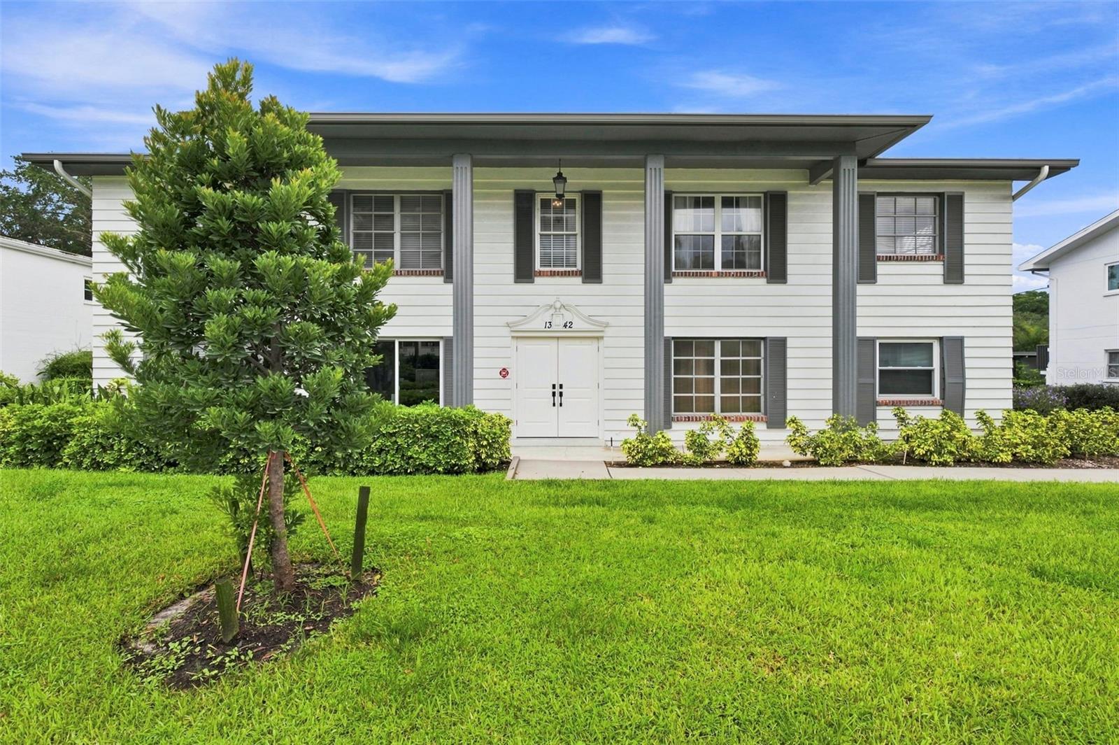 Photo of 1342 SNELL ISLE BOULEVARD #4 ST PETERSBURG FL 33704