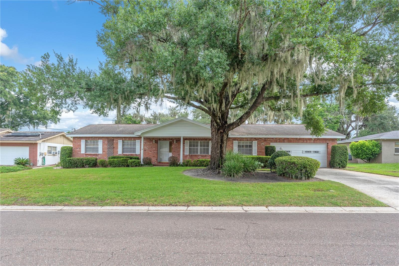Photo of 110 ASHBROOK DRIVE BRANDON FL 33511