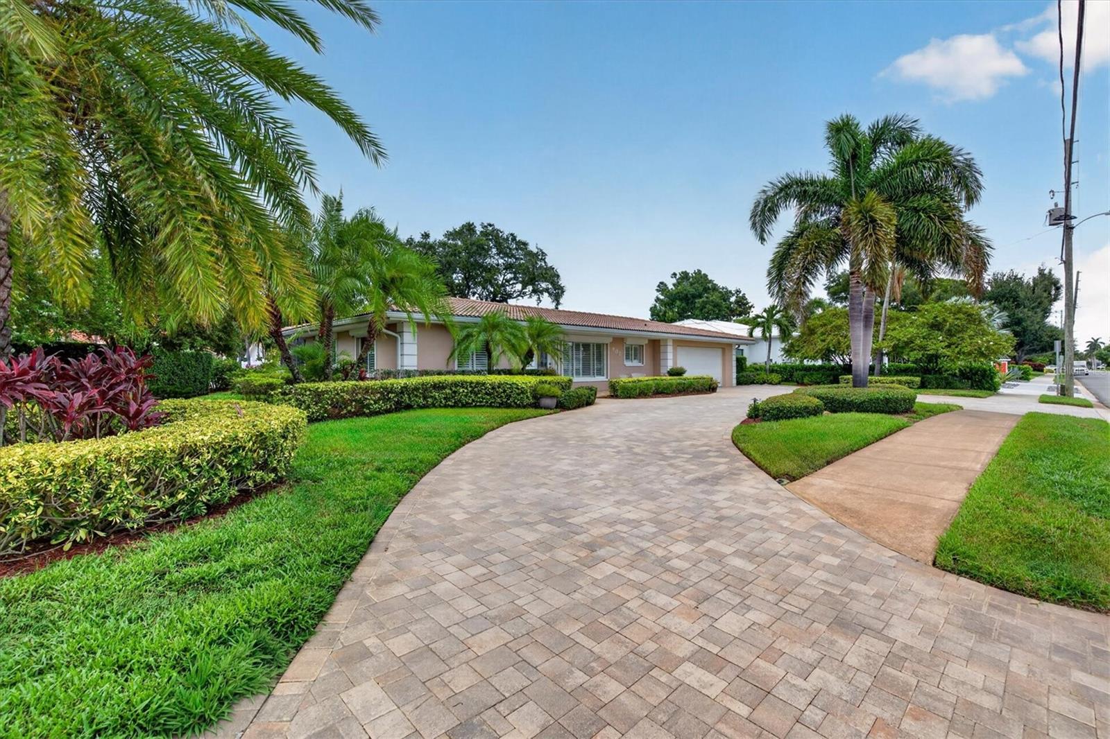 Photo of 802 OSCEOLA ROAD BELLEAIR FL 33756
