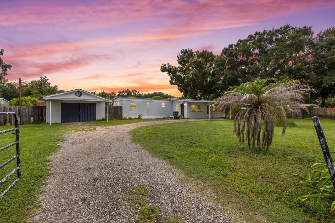 Photo of 1733 OAKLAND ROAD LAKELAND FL 33801