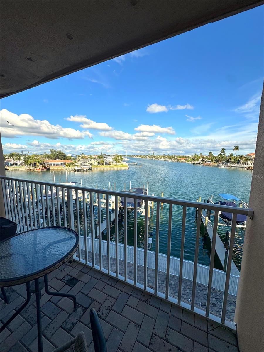 Photo of 11605 3RD STREET #306 TREASURE ISLAND FL 33706