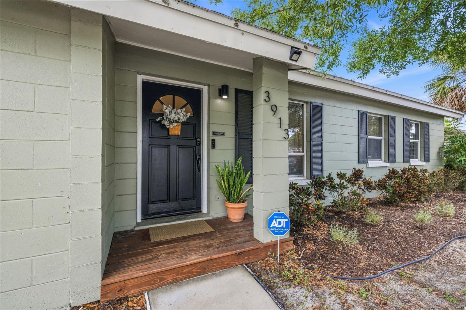 Photo of 3913 W WALLACE AVENUE TAMPA FL 33611