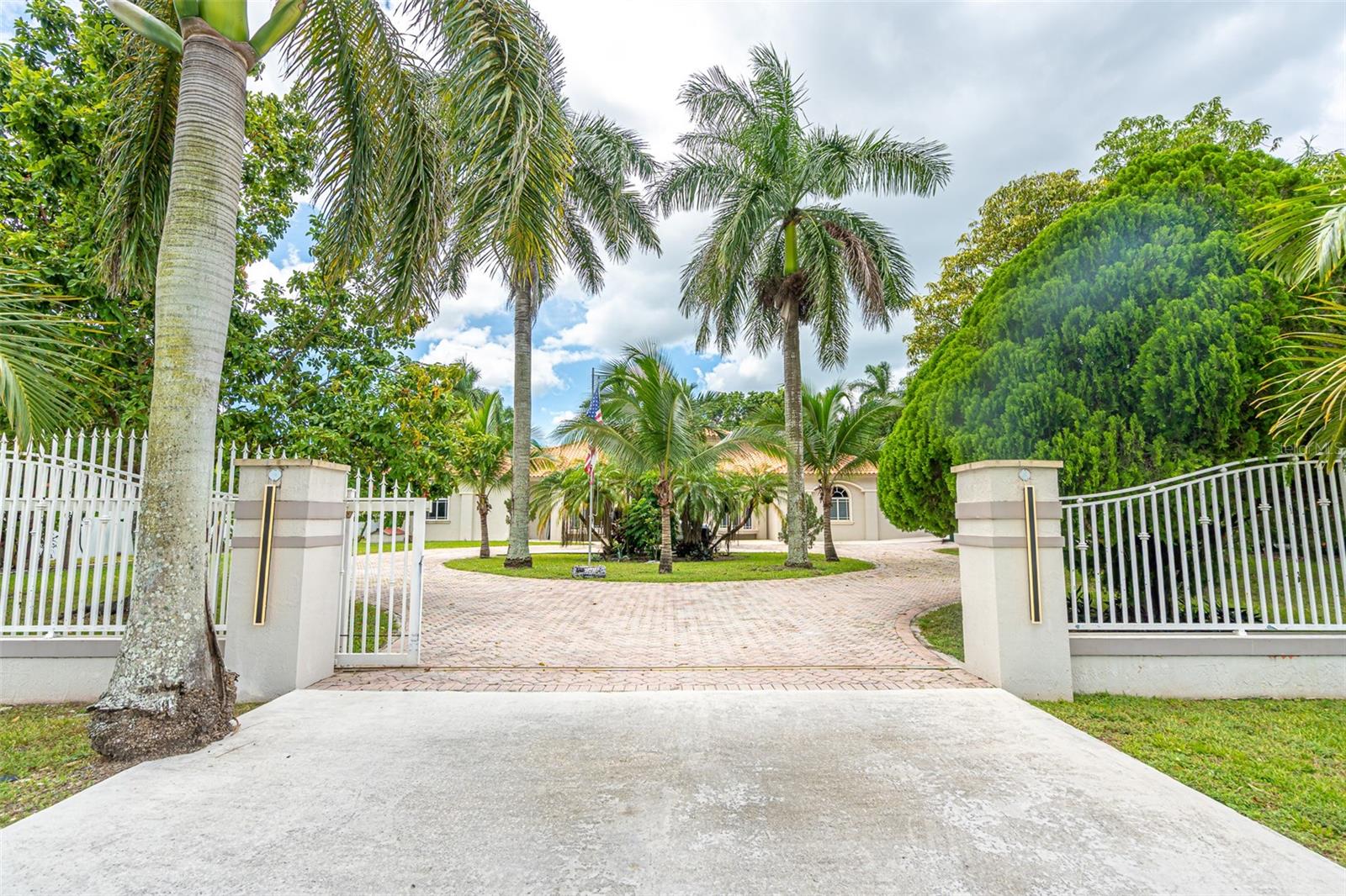 Photo of 18390 SW 200TH STREET MIAMI FL 33187