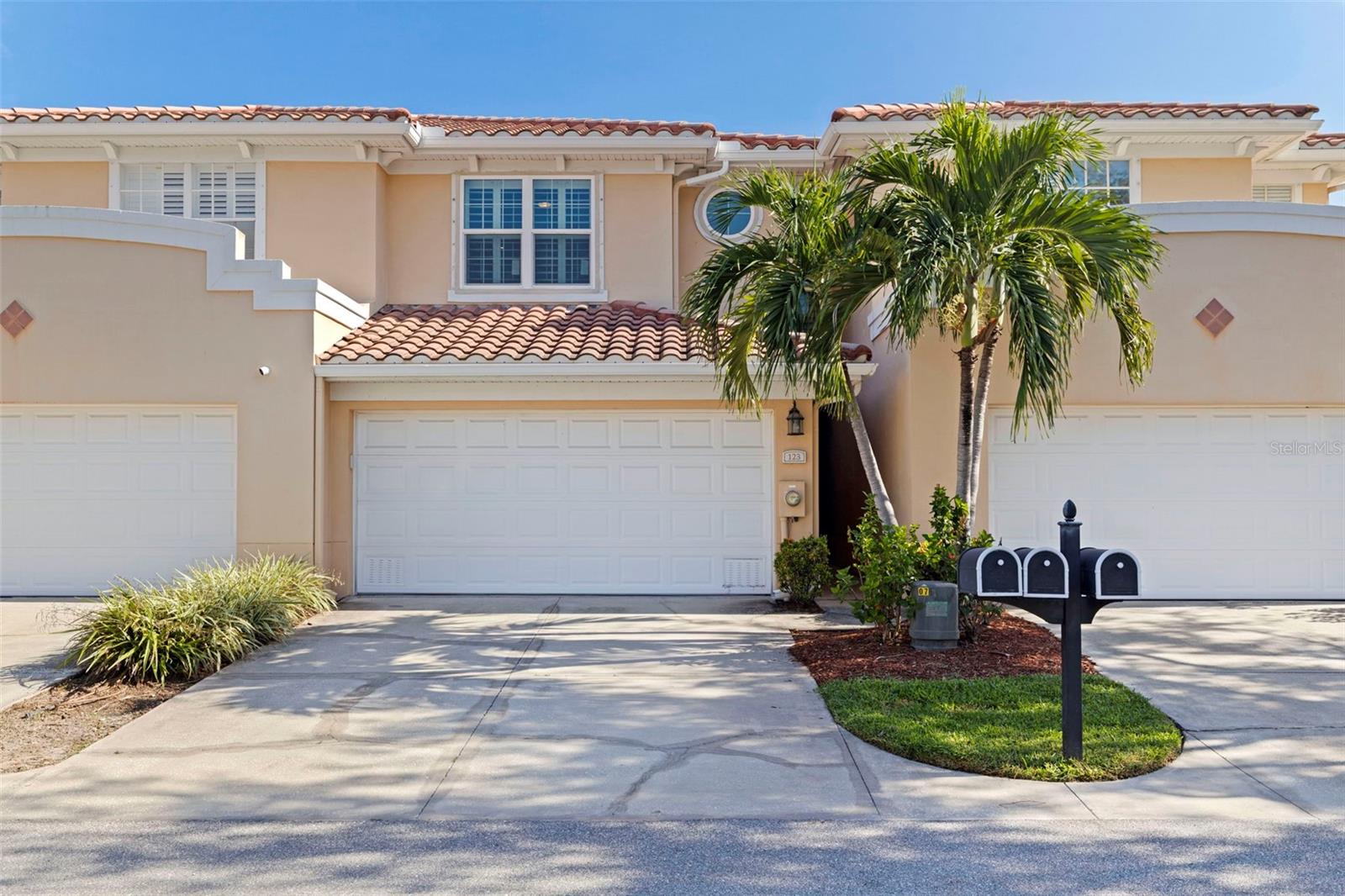 Photo of 123 VALENCIA CIRCLE ST PETERSBURG FL 33716