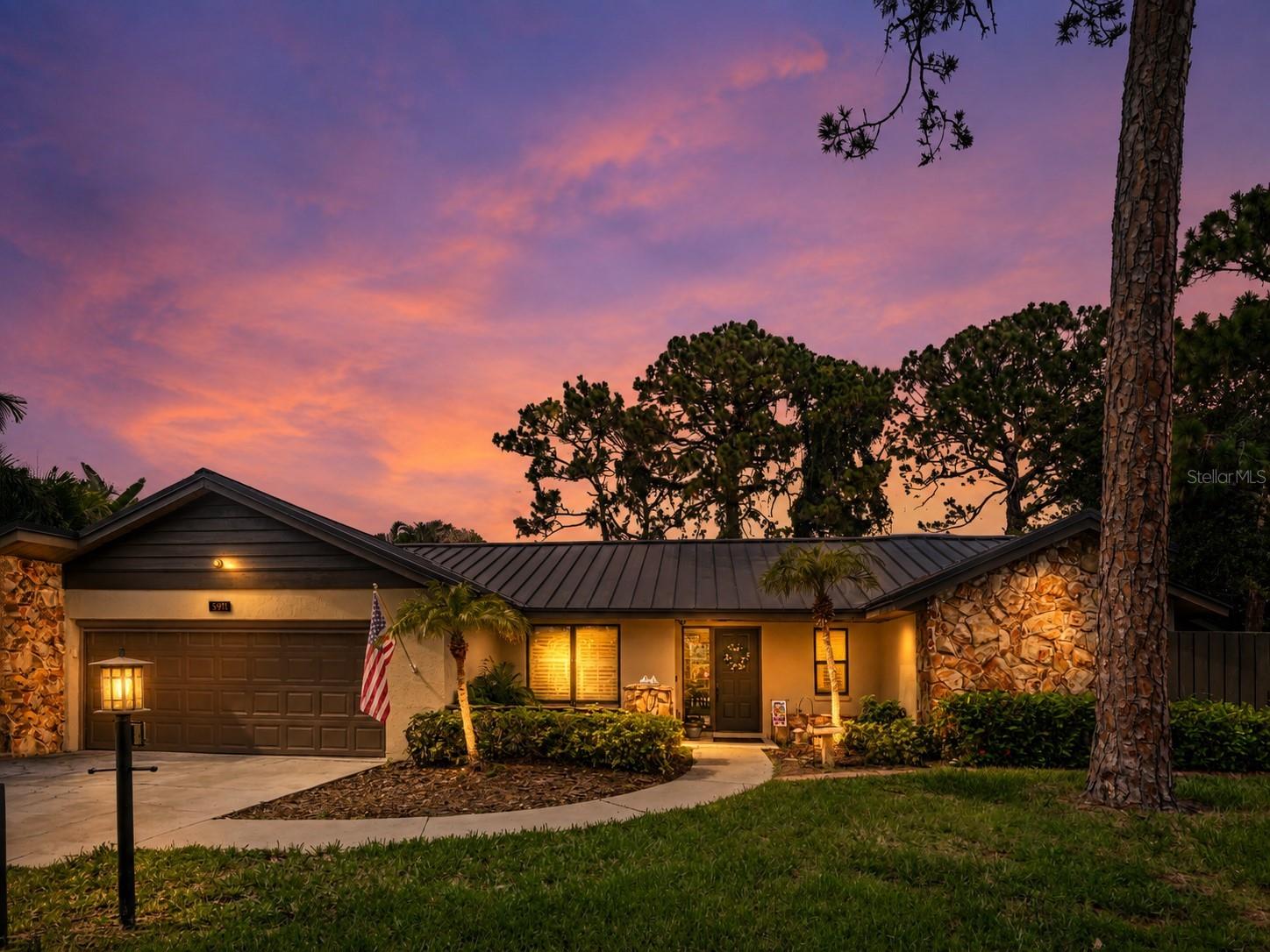 Photo of 3911 COUNTRY VIEW CIR SARASOTA FL 34233