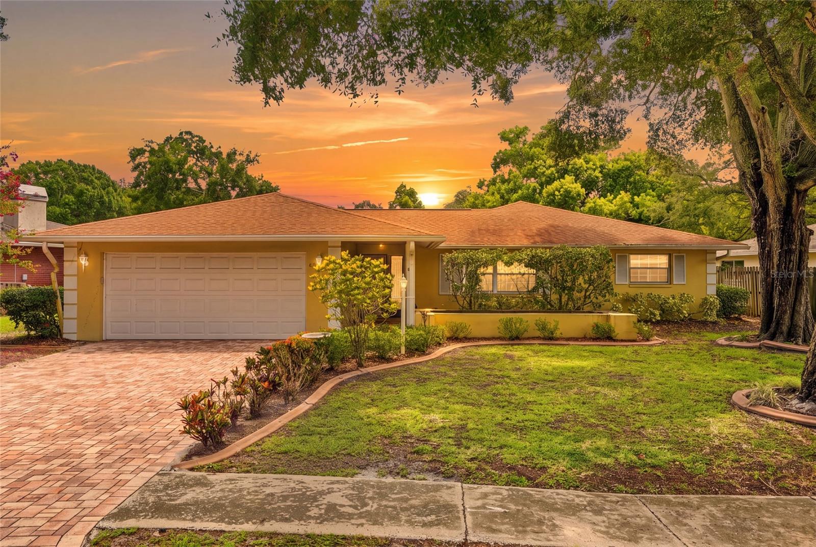 Photo of 828 WOODLAND DRIVE PALM HARBOR FL 34683
