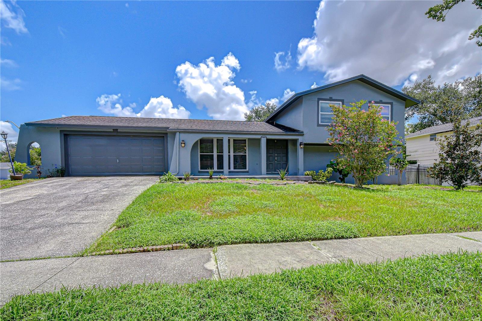 Photo of 4723 SOUTHBREEZE DRIVE TAMPA FL 33624