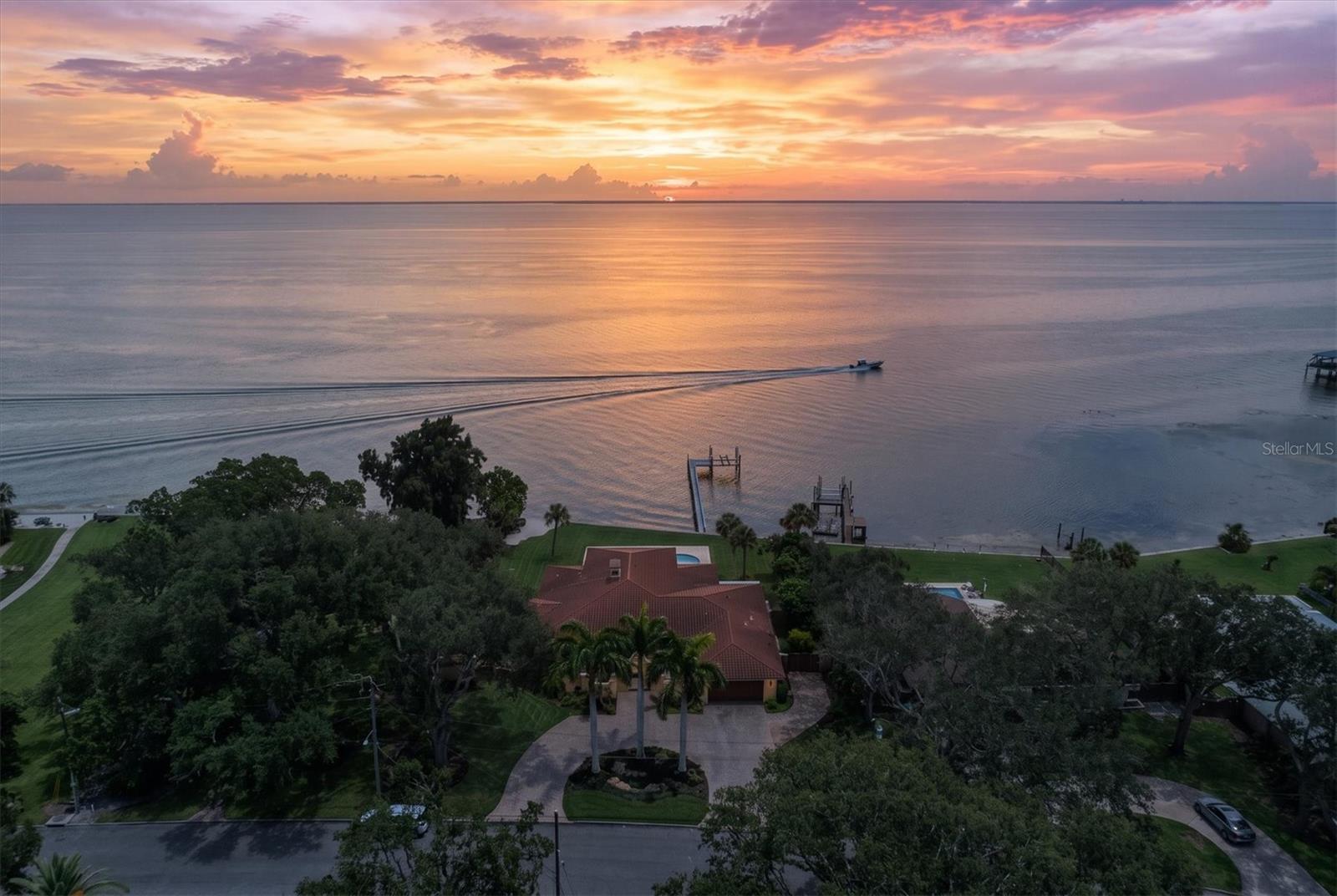 Photo of 5810 BAHAMA SHORES DRIVE ST PETERSBURG FL 33705