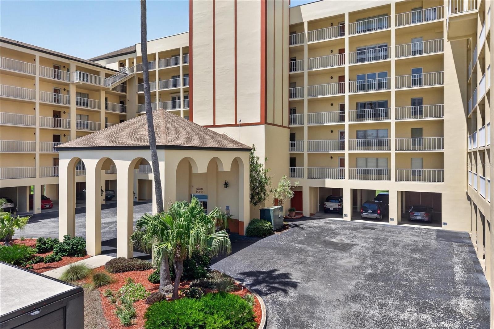 Photo of 9000 COMMODORE DRIVE #305 SEMINOLE FL 33776