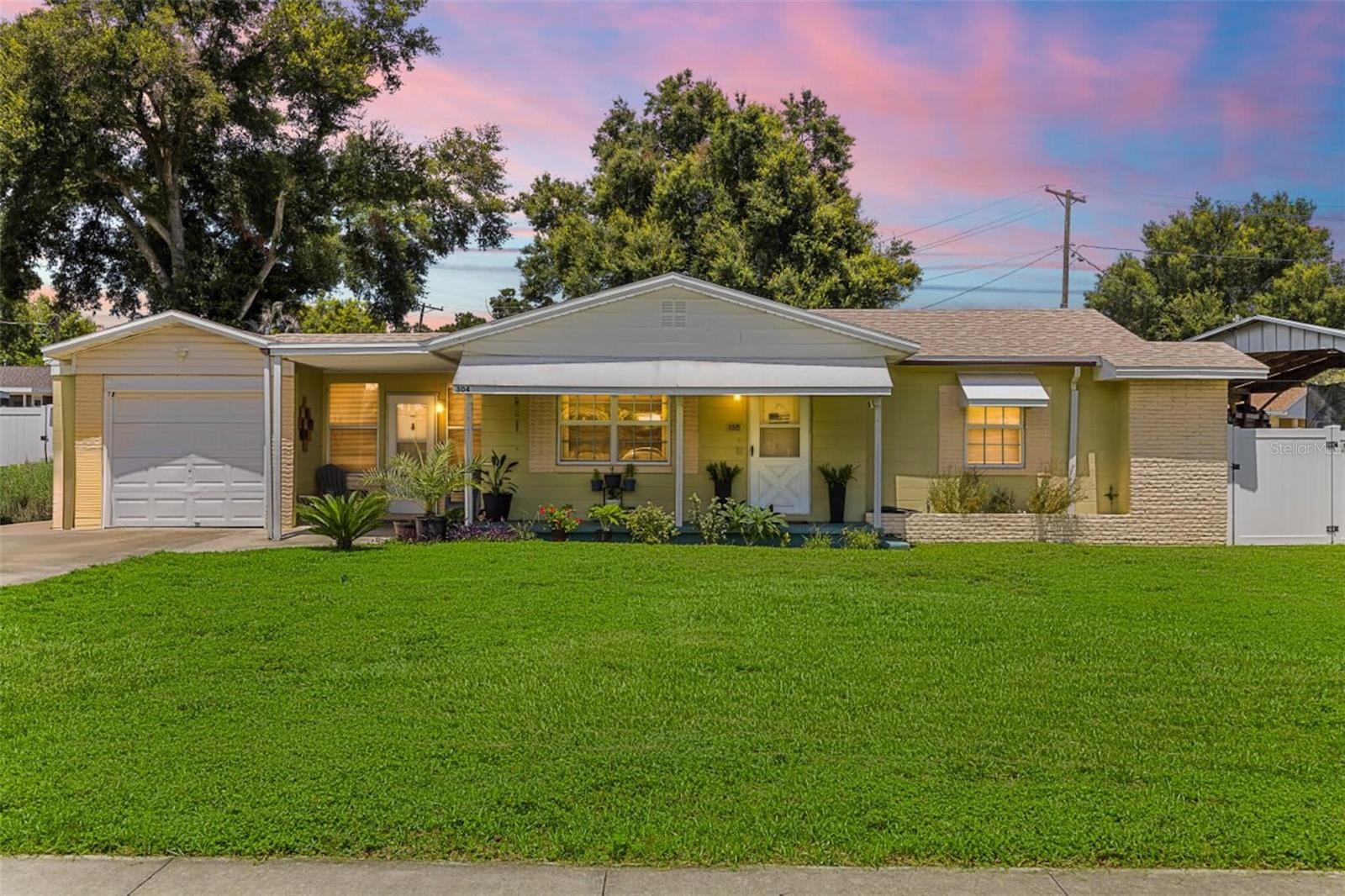 Photo of 304 W LAKE AVENUE AUBURNDALE FL 33823