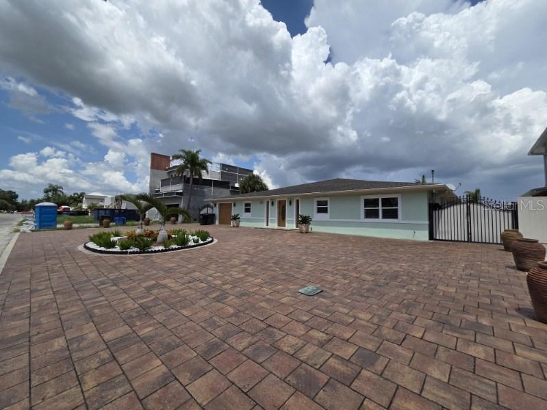 Photo of 3927 E EDEN ROC CIRCLE TAMPA FL 33634