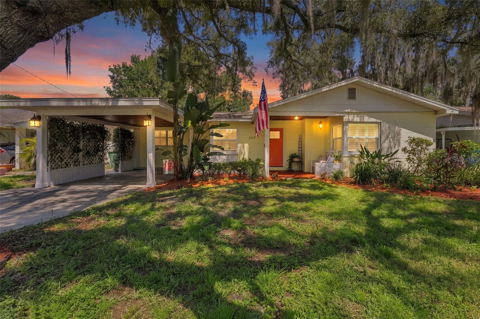 Photo of 1317 DIVOT LANE TAMPA FL 33612