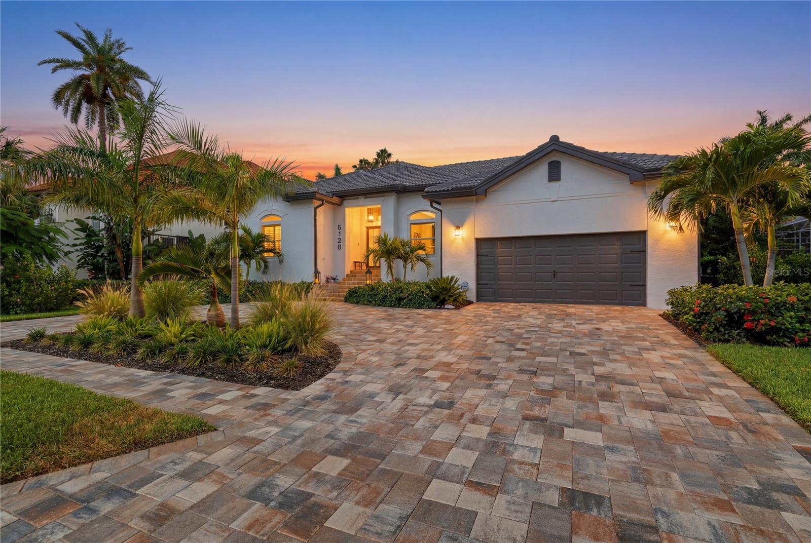 Photo of 6128 PASADENA POINT BOULEVARD GULFPORT FL 33707