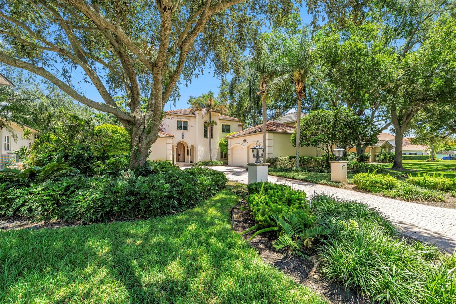 Photo of 1524 BRIGHTWATERS BOULEVARD ST PETERSBURG FL 33704
