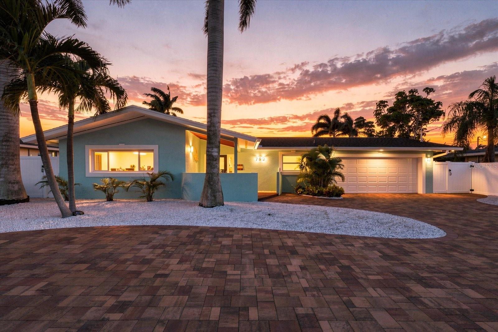 Photo of 7852 CAUSEWAY BOULEVARD ST PETERSBURG FL 33707