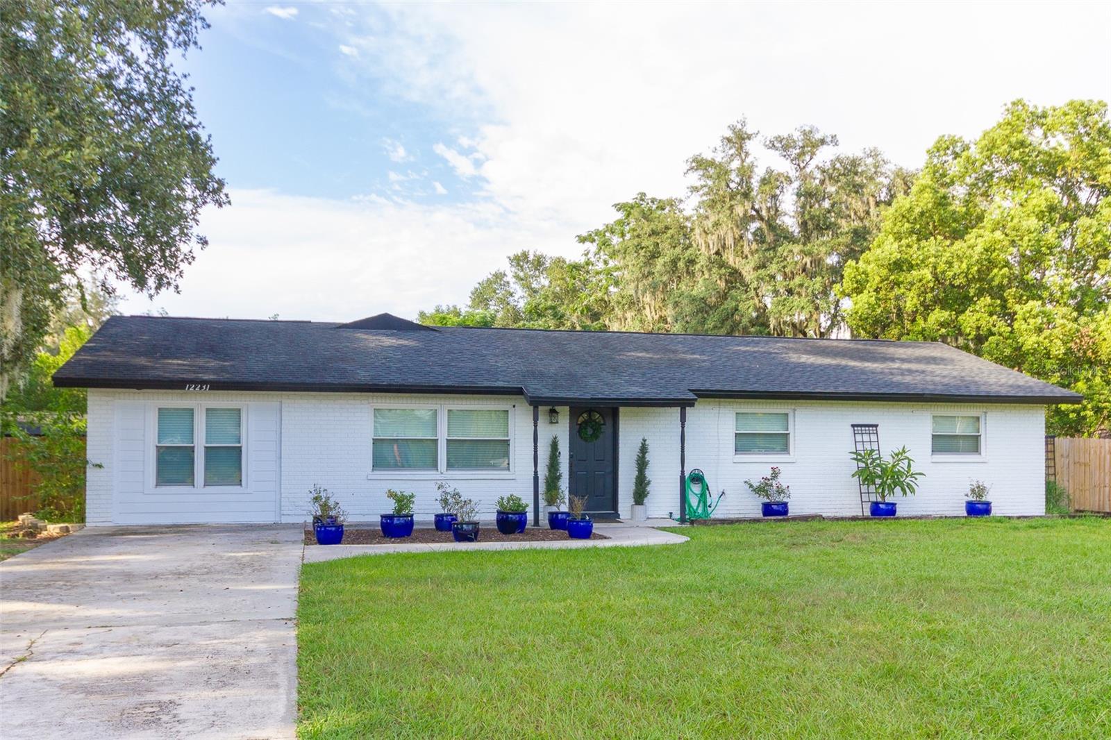 Photo of 12231 KELLY LANE THONOTOSASSA FL 33592