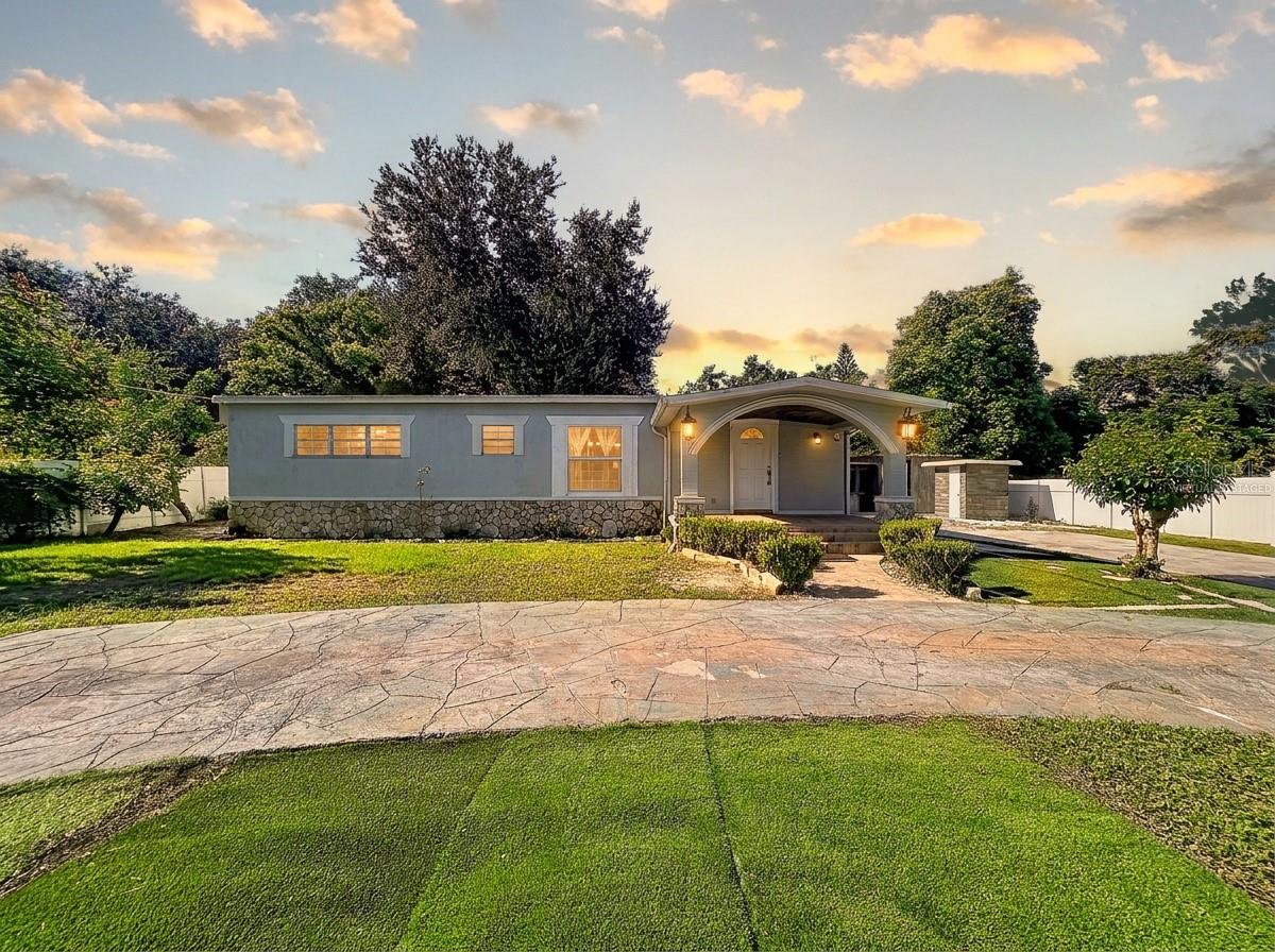 Photo of 9507 SIX MILE CREEK ROAD TAMPA FL 33610