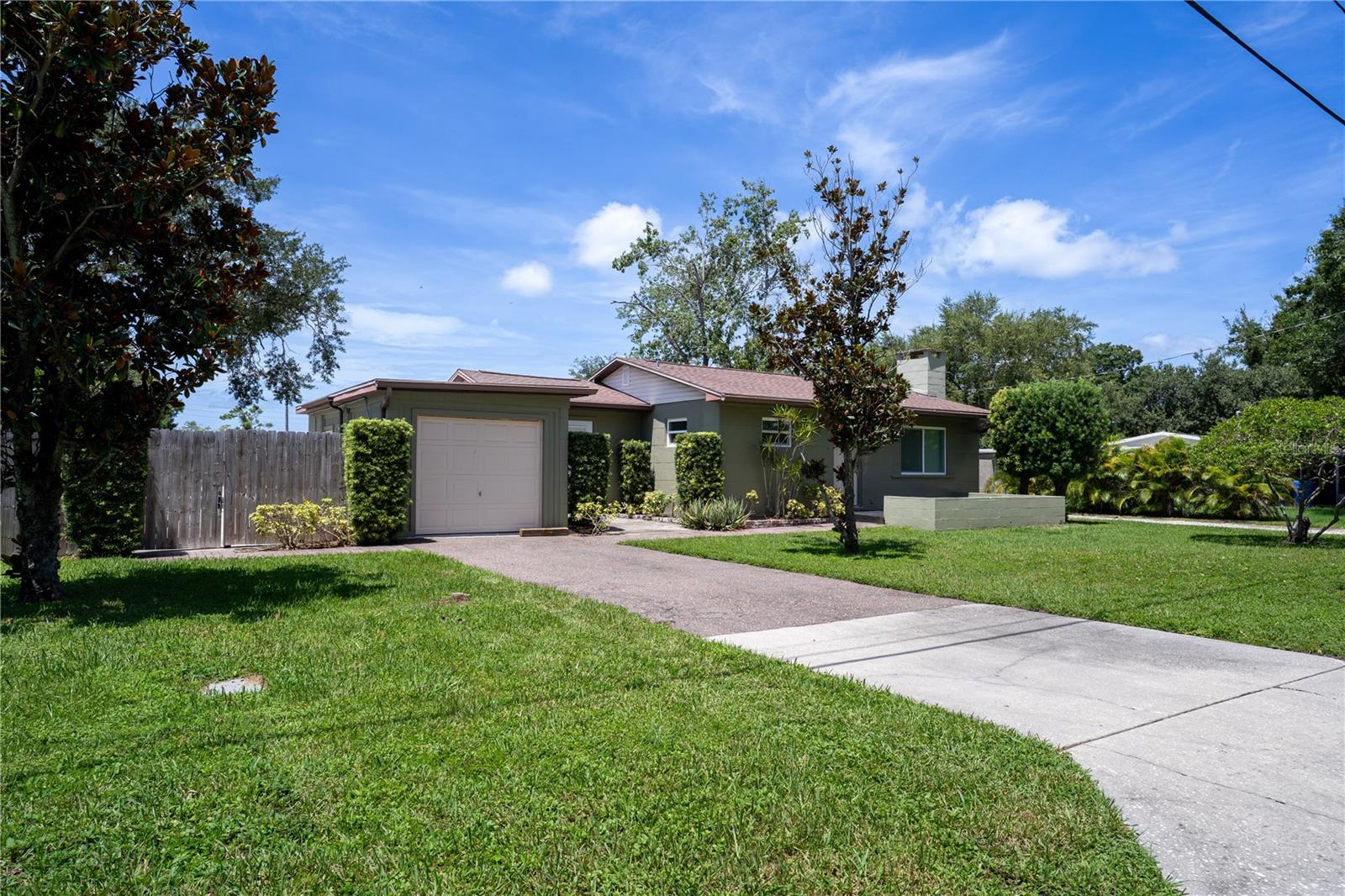 Photo of 883 SOUTH WIND LANE LARGO FL 33771