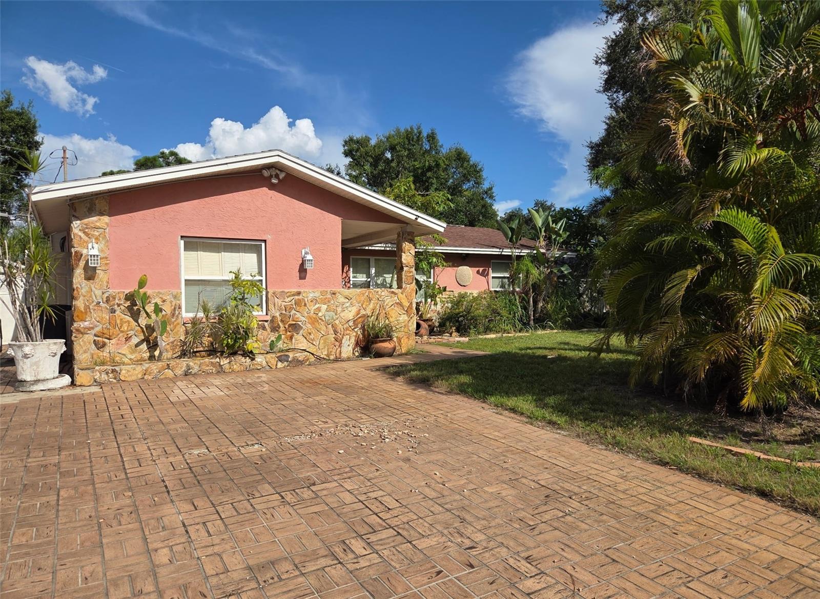 Photo of 8665 MOCKINGBIRD LANE SEMINOLE FL 33777