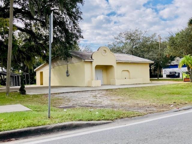 Photo of 106 E BERESFORD AVENUE DELAND FL 32724