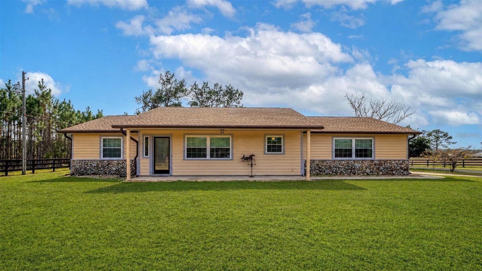 Photo of 1327 W STATE ROAD 40 PIERSON FL 32180