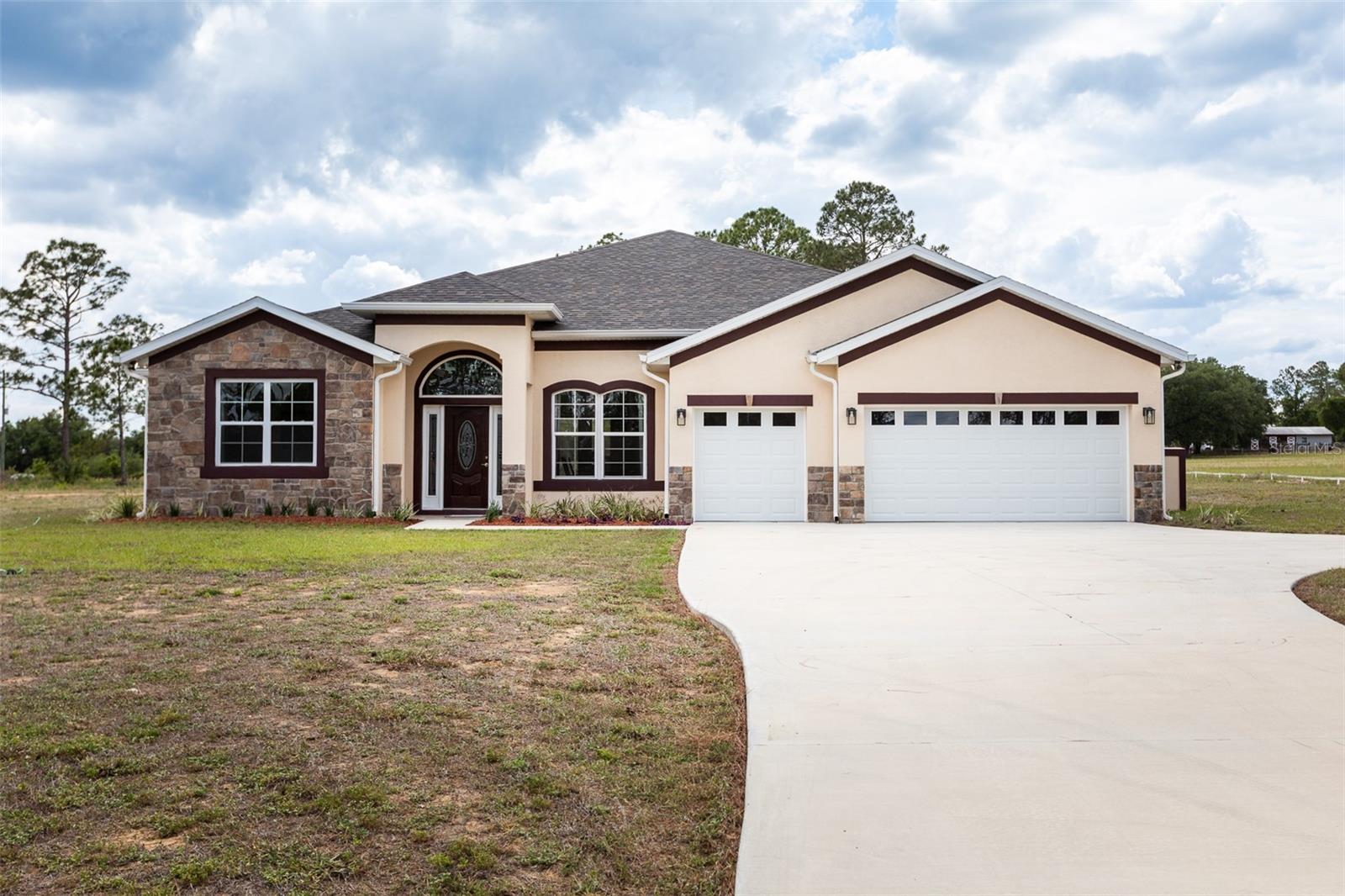 Photo of 41289 COUNTY ROAD 452 LEESBURG FL 34788