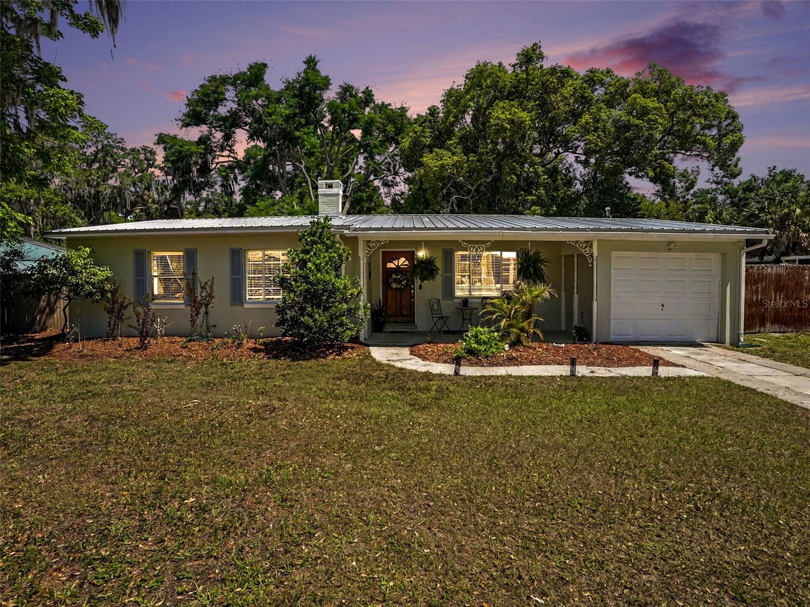 Photo of 315 W 11TH AVENUE MOUNT DORA FL 32757