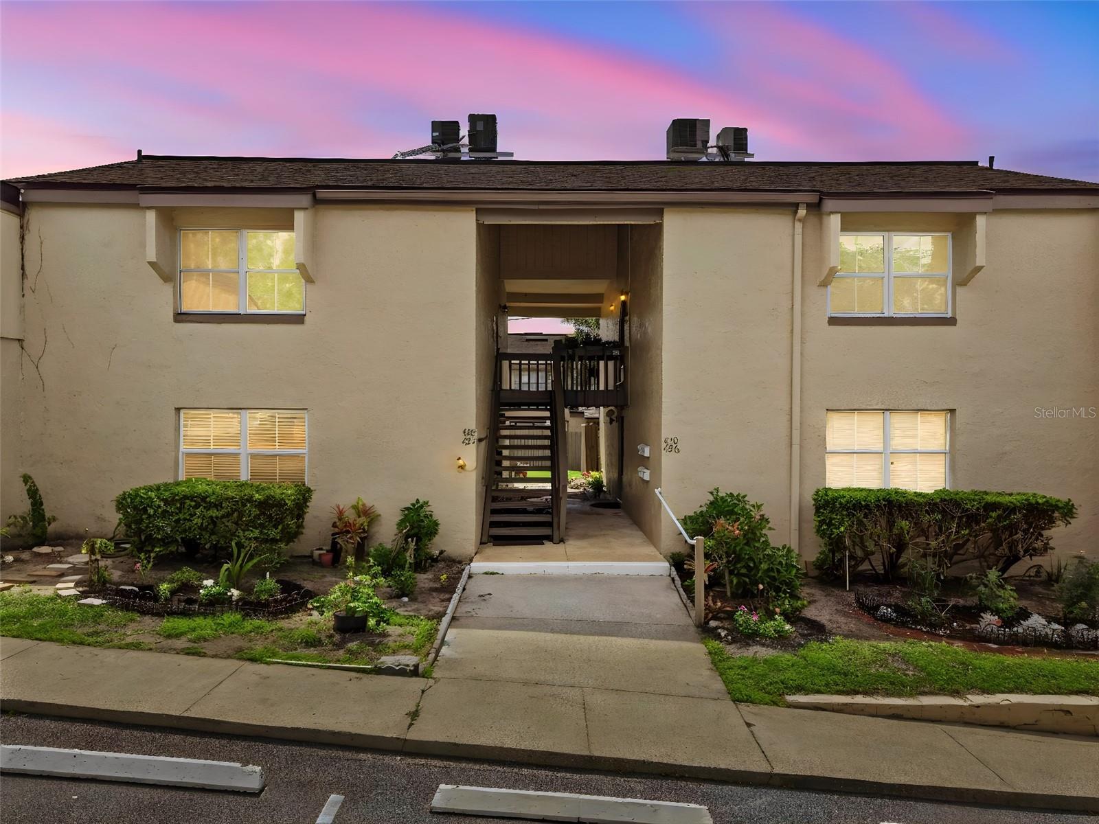 Photo of 424 WINDMEADOWS STREET #424 ALTAMONTE SPRINGS FL 32701