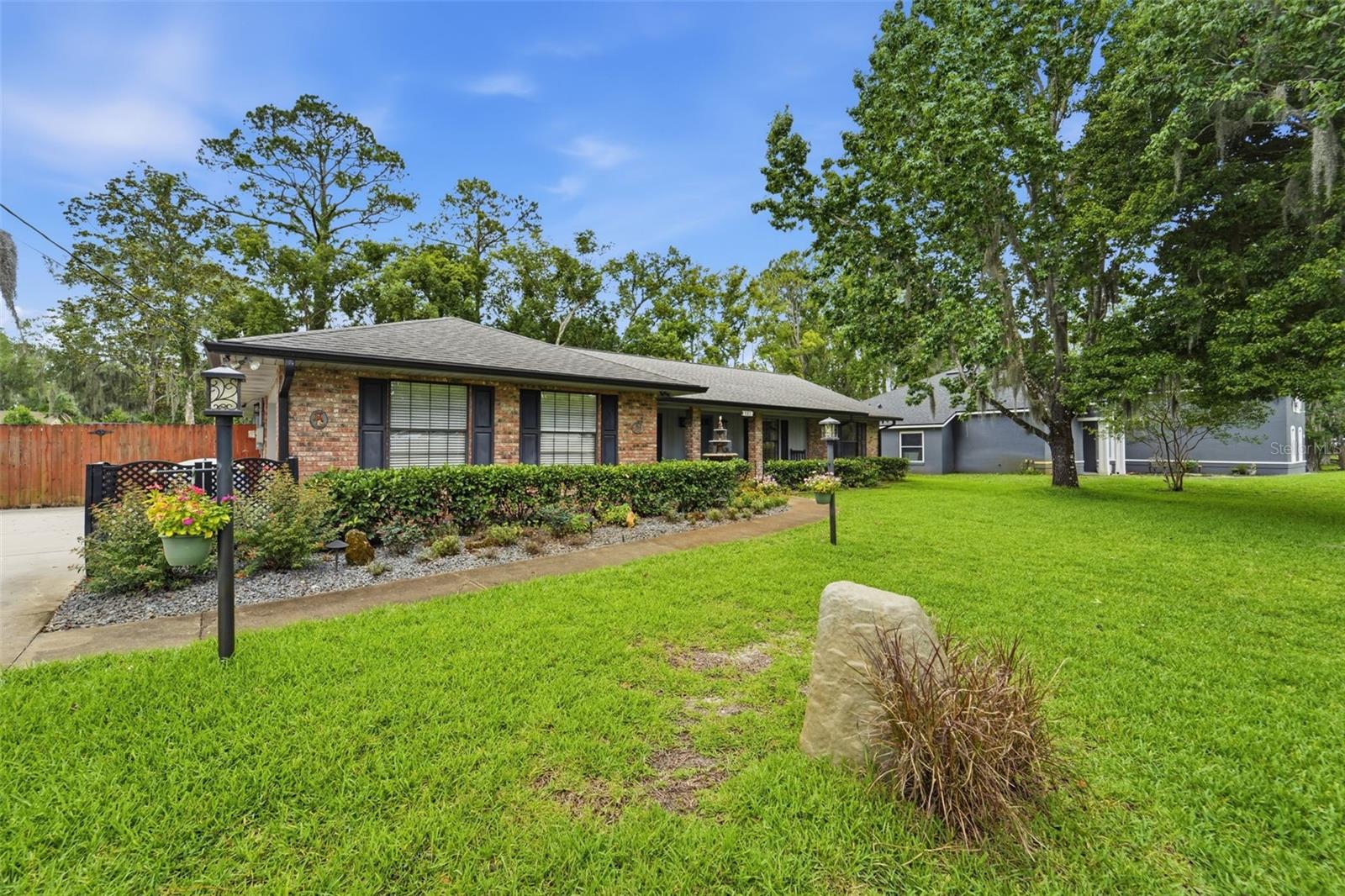 Photo of 386 LAKE CHARLES ROAD DELAND FL 32724