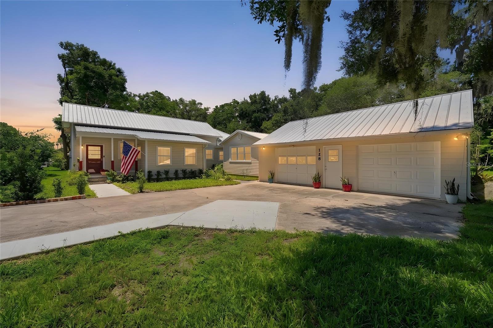 Photo of 128 N LAKEVIEW DRIVE LAKE HELEN FL 32744
