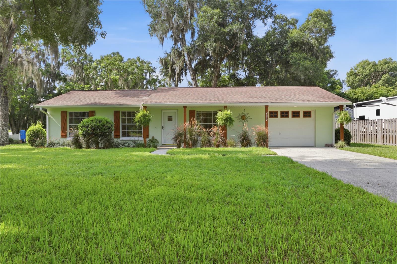 Photo of 2020 LEMON STREET DELAND FL 32720