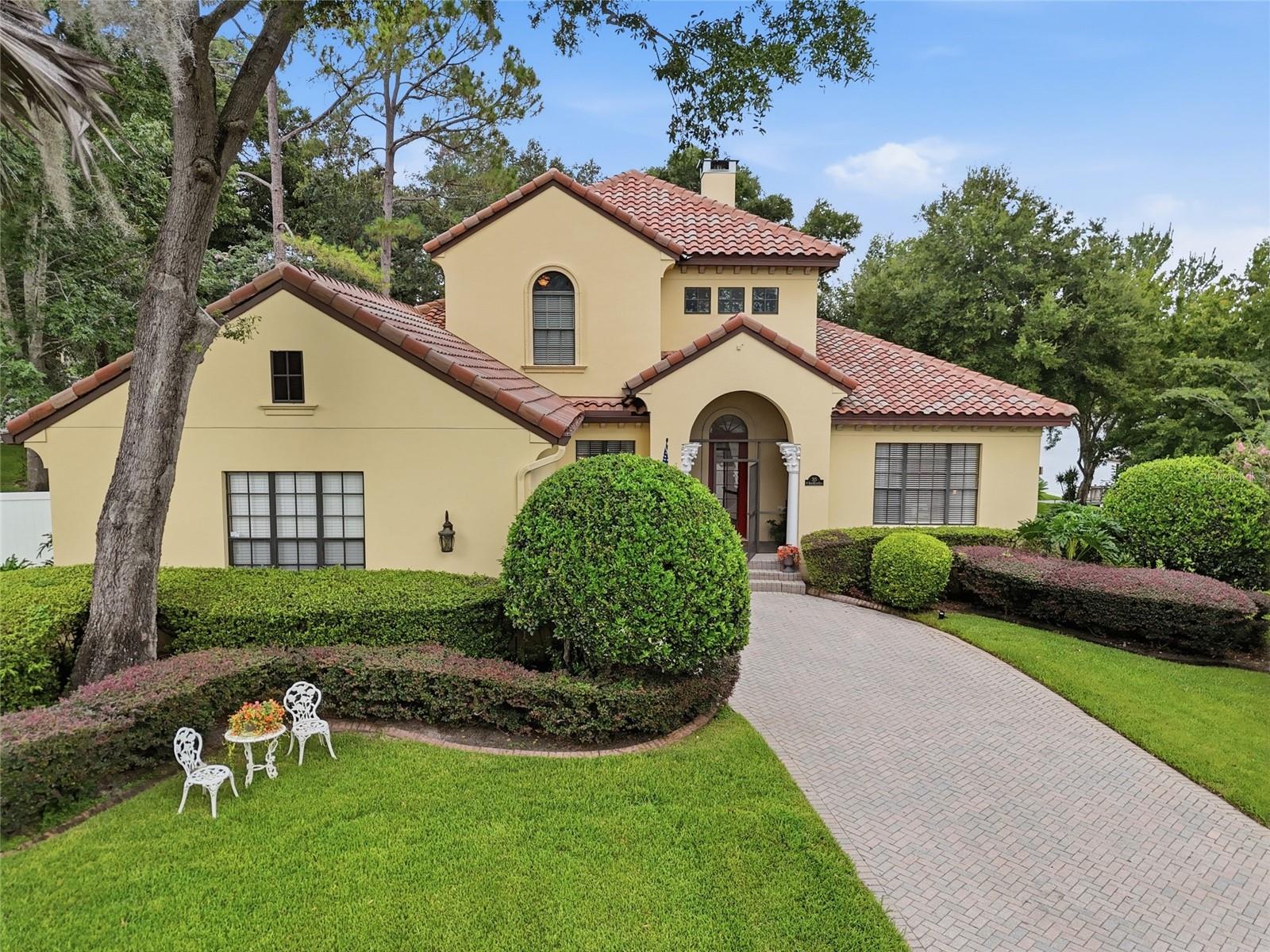 Photo of 315 W BLUE WATER EDGE DRIVE EUSTIS FL 32736