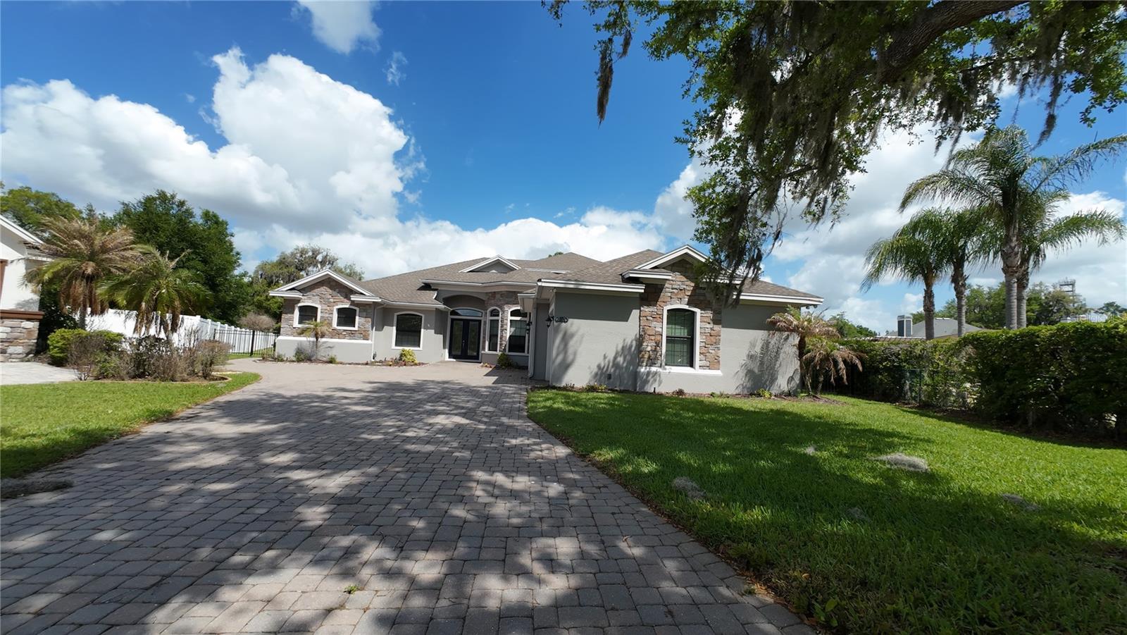 Photo of 2120 SOUTHERN OAKS LANE LAKELAND FL 33813