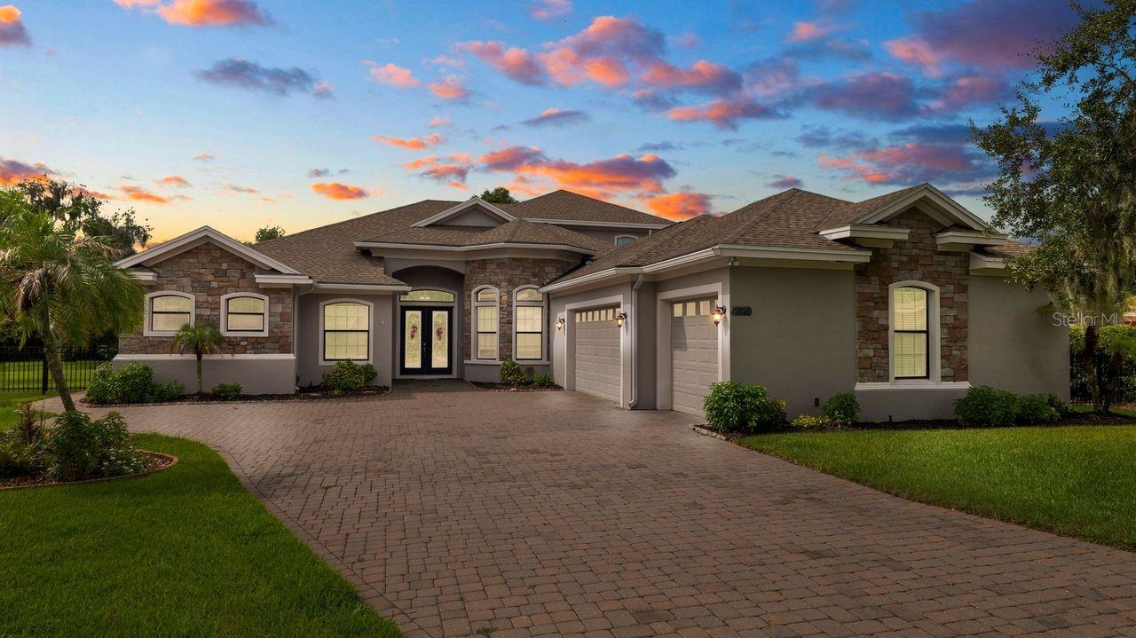 Photo of 2120 SOUTHERN OAKS LANE LAKELAND FL 33813