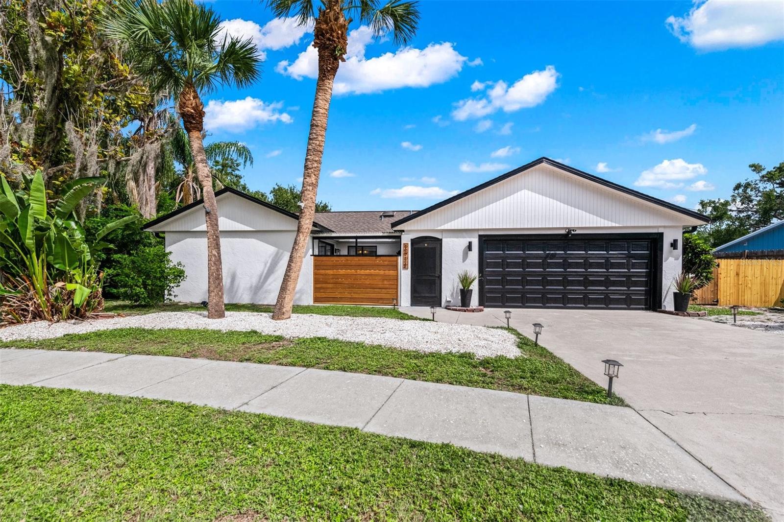 Photo of 2911 WOODPINE COURT SARASOTA FL 34231