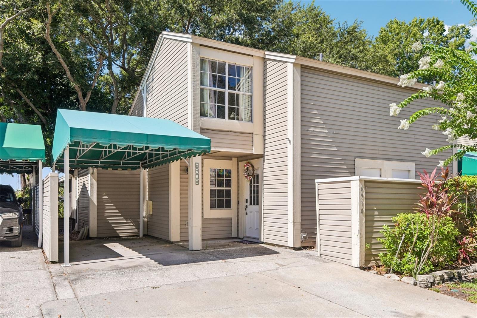 Photo of 6910 LAKE PLACE COURT TAMPA FL 33634