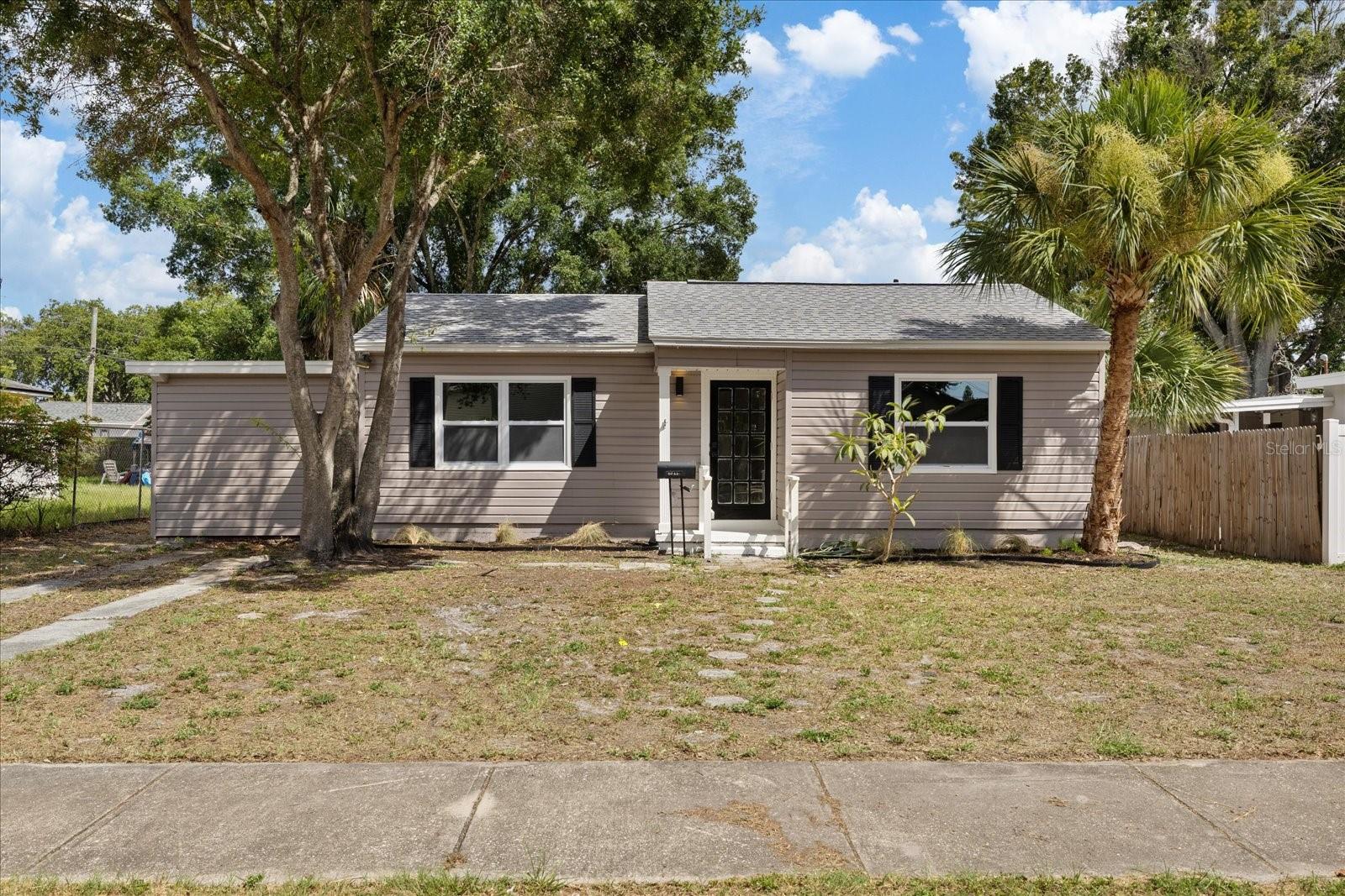 Photo of 8211 DIAGONAL ROAD ST PETERSBURG FL 33702