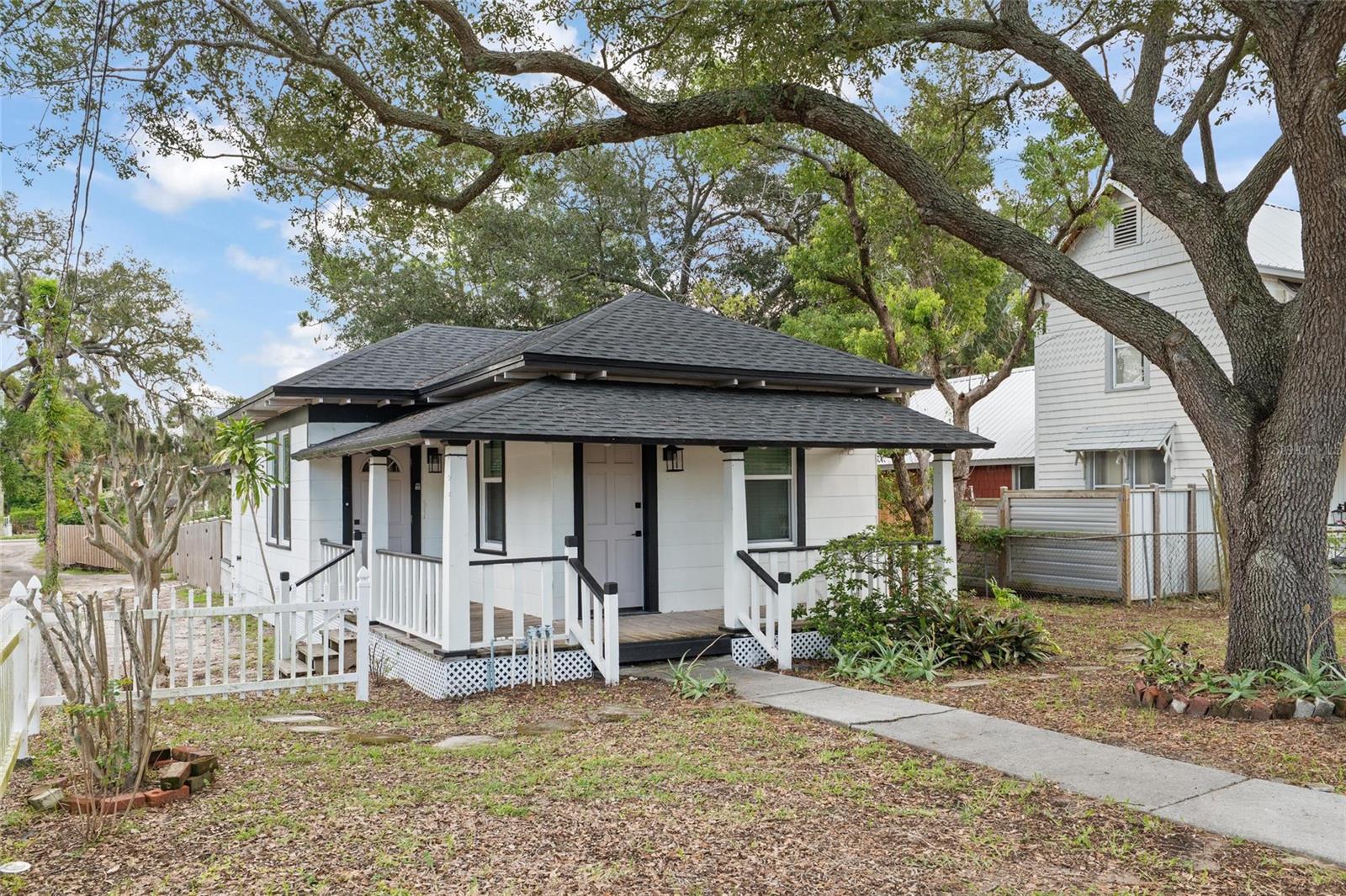 Photo of 136 N RING AVENUE TARPON SPRINGS FL 34689